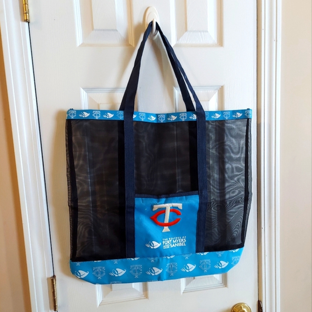 THE BEACHES OF FORT MYERS & SANIBEL ISLAND Twin CItes Training Camp Tote Black